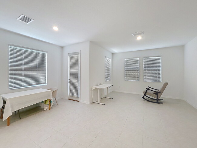 Building Photo - Beautiful New Townhome in The Townes at Cross Creek | New Tampa!