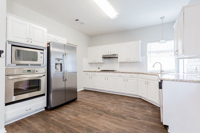 Building Photo - 6107 John Chisum Ln