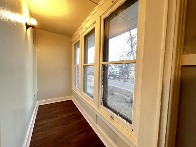 Building Photo - 1503 2nd Ave SE