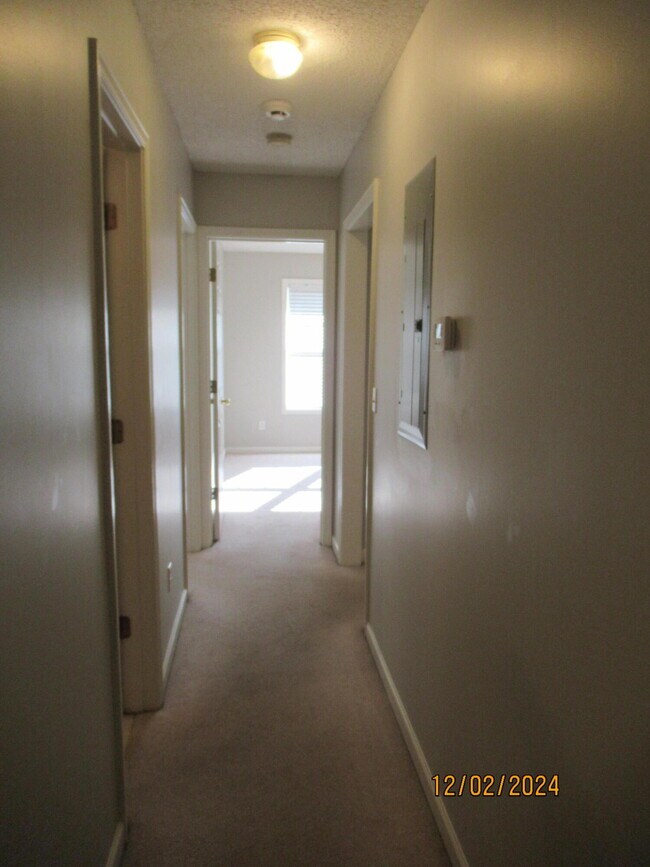 Building Photo - 3840 Oleander Dr