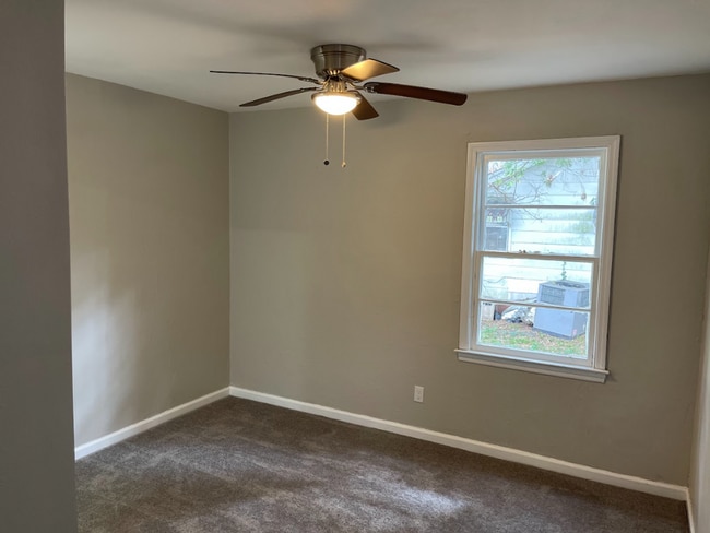 Building Photo - Newly Renovated 3 bed/2 bath - great location! MOVE IN SPECIAL!