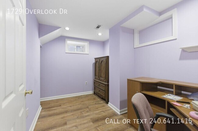 Building Photo - 1729 Overlook Dr