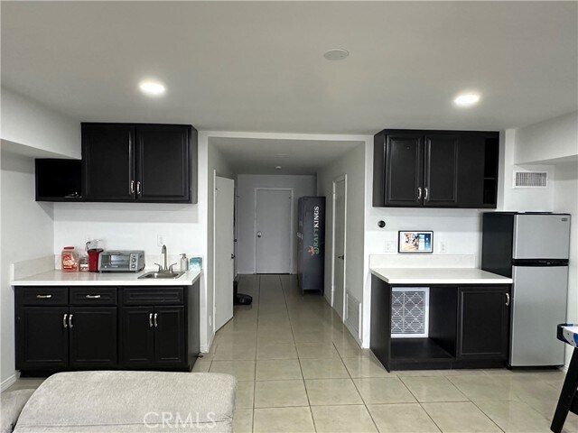 Building Photo - 7930 Vulcan Dr