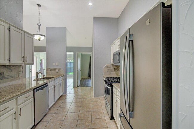 Building Photo - 16322 Chimneystone Dr