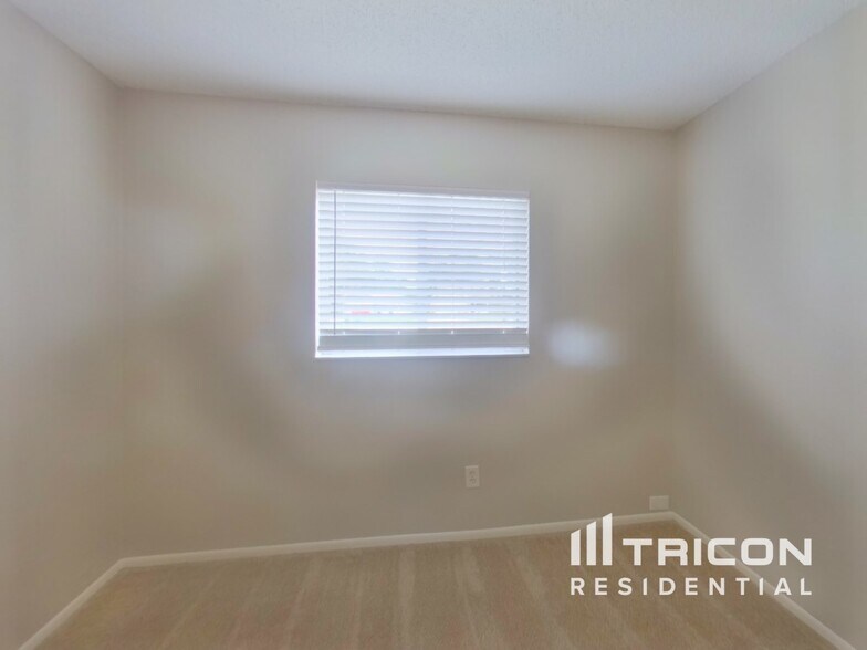 Building Photo - 2303 Silver Hill Ct