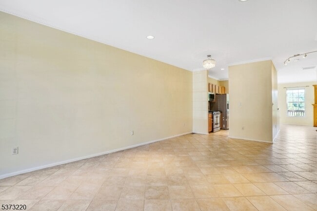 Building Photo - 168 Gladstone Dr