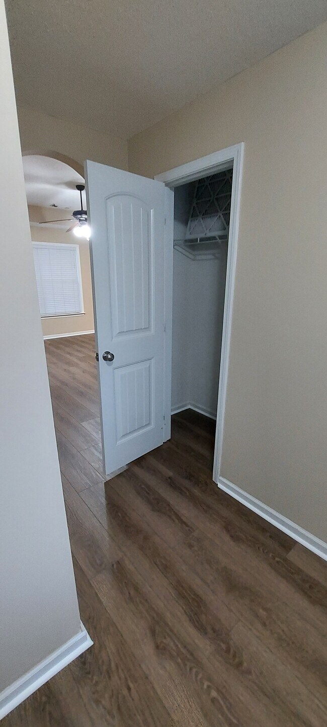 Building Photo - 16210 Stone Ridge Pkwy