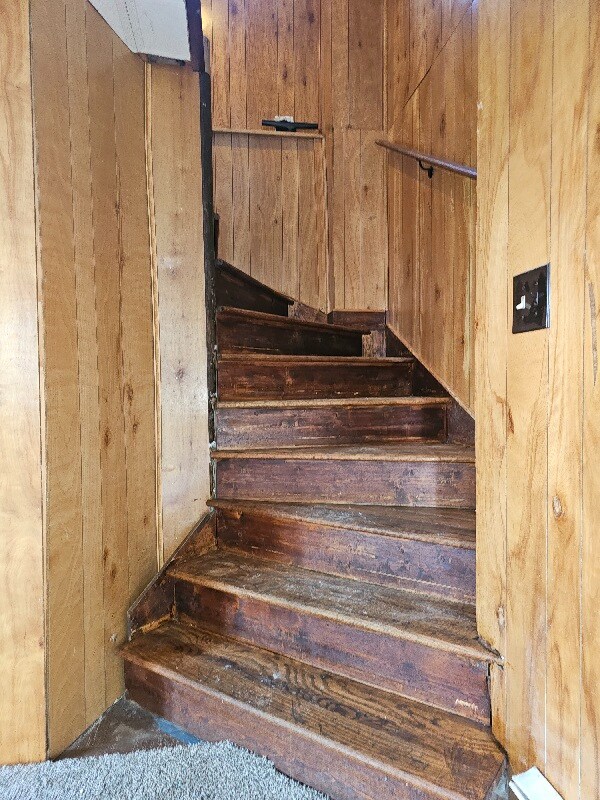 Building Photo - 19 Lloyd Dr