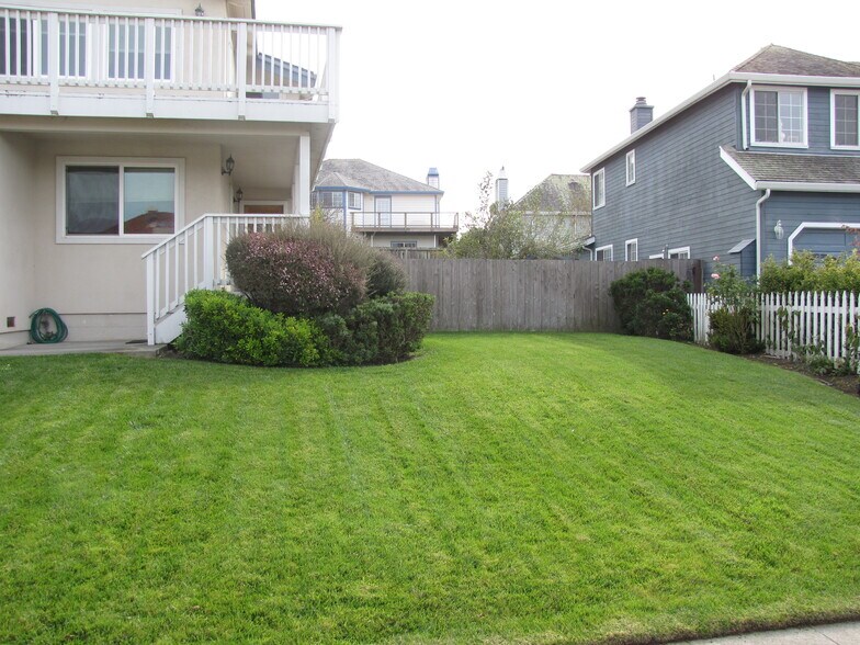 Building Photo - 633 Silver Ave