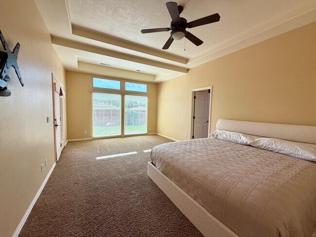 Building Photo - 1642 N Great Basin Dr
