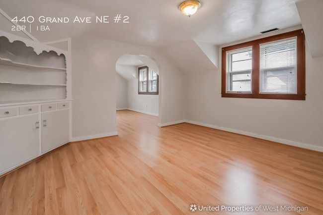 Building Photo - 440 Grand Ave NE