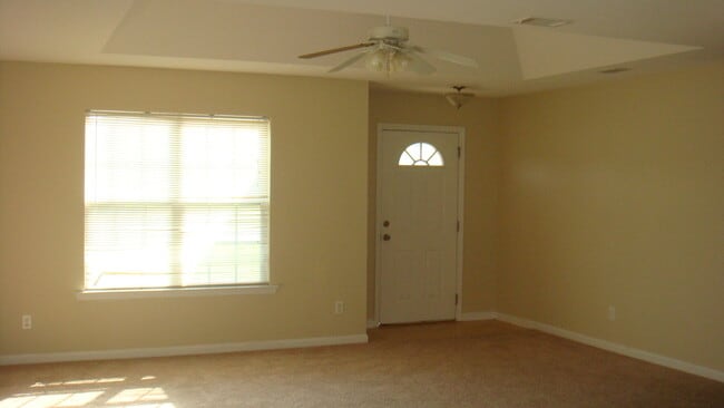 Building Photo - 5761 Emily Ln