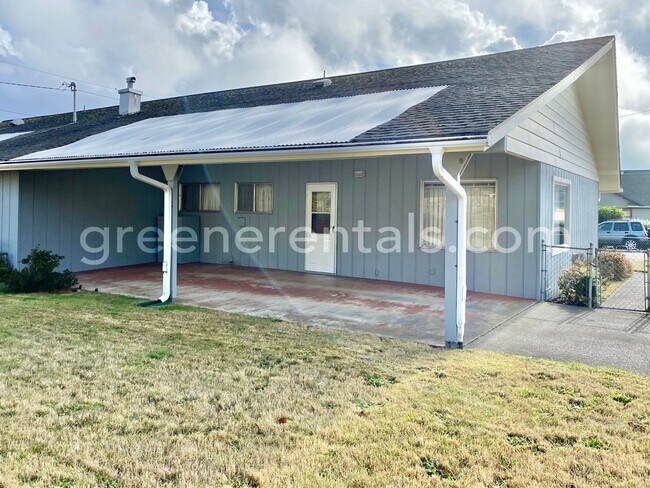 Building Photo - Large 2BD/2BA Montesano Duplex