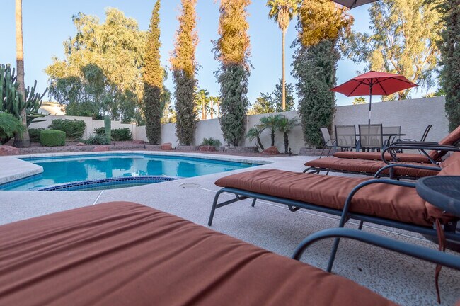 Building Photo - 16025 N 58th Pl