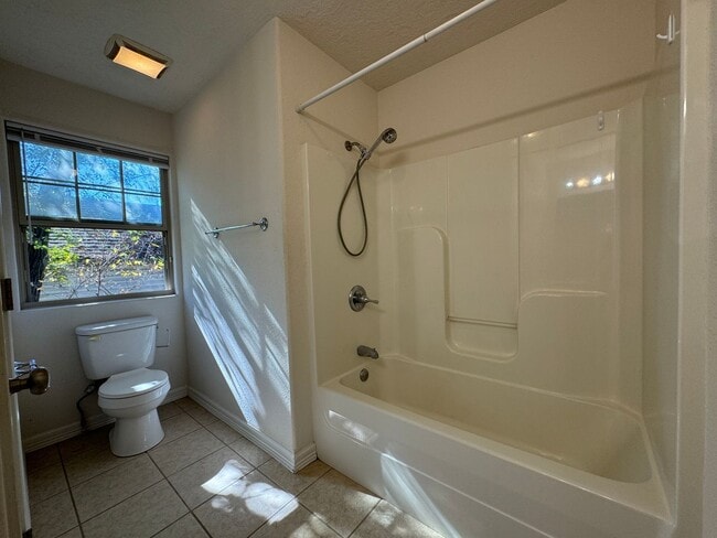 Building Photo - 3 Bedroom Home in Downtown Waynesville!