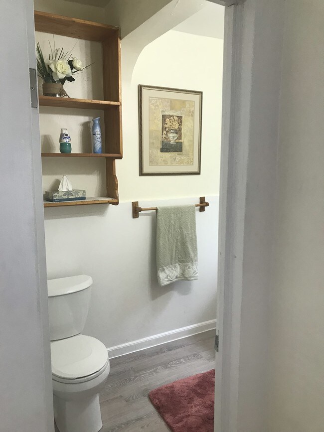 Bathroom - 3422 Bosworth Rd