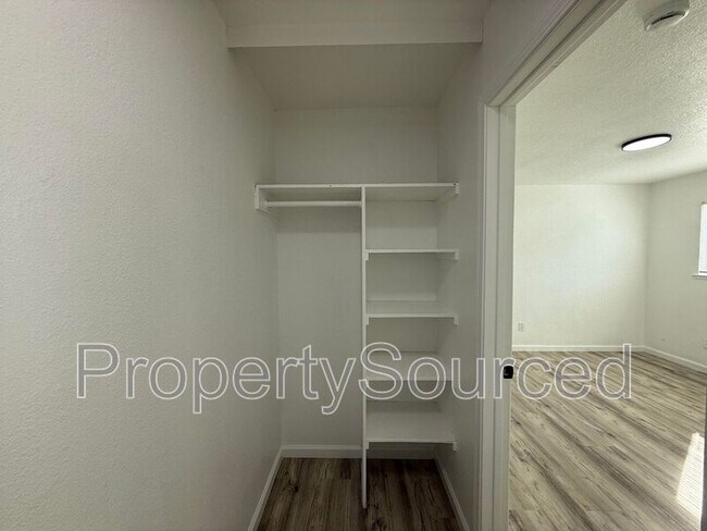 Building Photo - 911 E H St