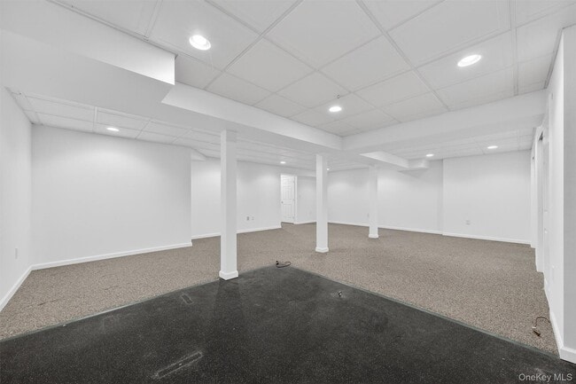 Building Photo - 5 Clearwater Ct