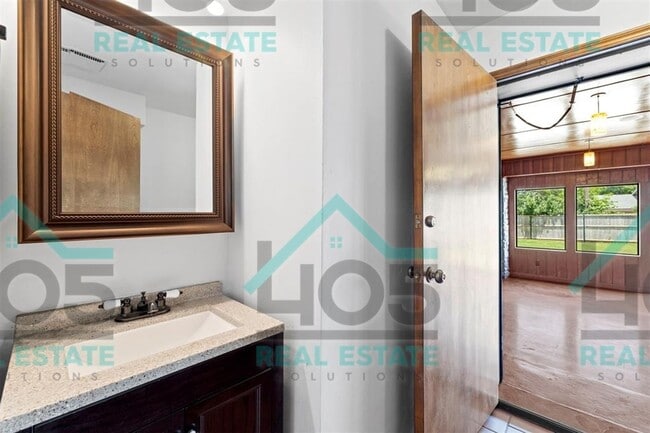 Building Photo - AMAZING FIND IN MWC