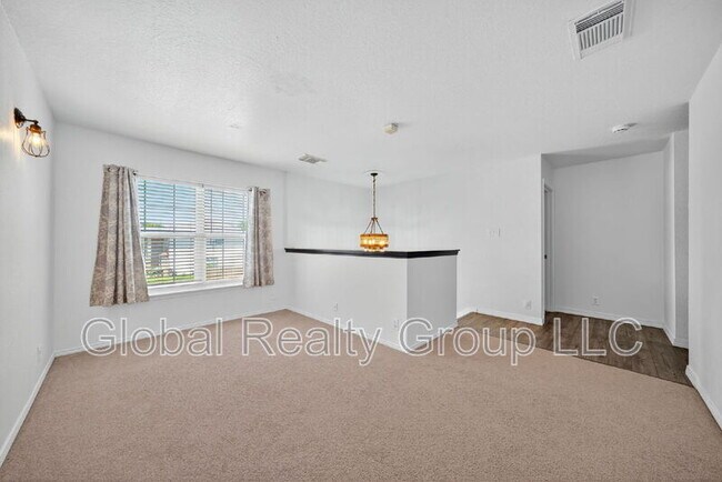 Building Photo - 215 Chisholm Trail