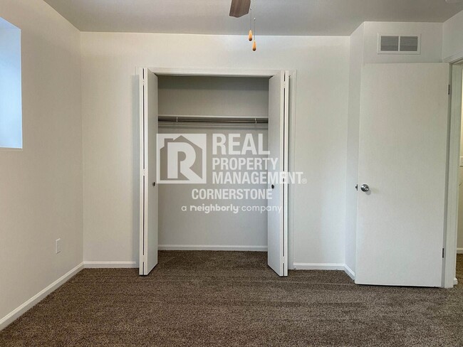 Building Photo - Modern Comfort Meets Peaceful Living