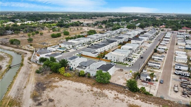 Building Photo - 16 May St