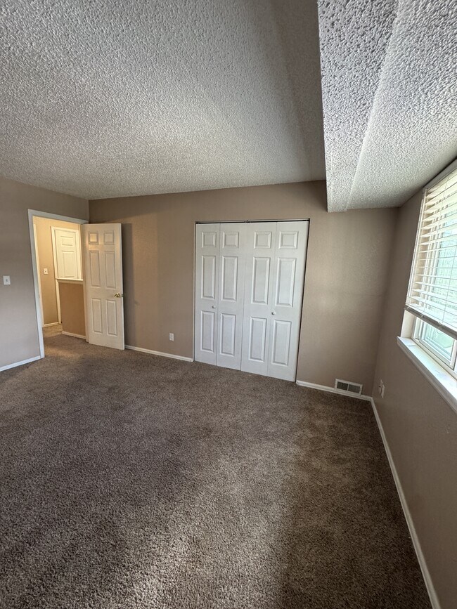 Building Photo - 2522 Knob Hill Ct