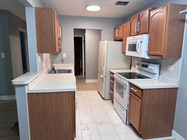 Building Photo - 7425 Brookdale Dr