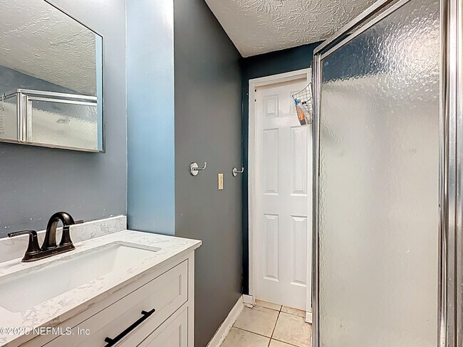 Building Photo - 2829 Goldenrod Cir E