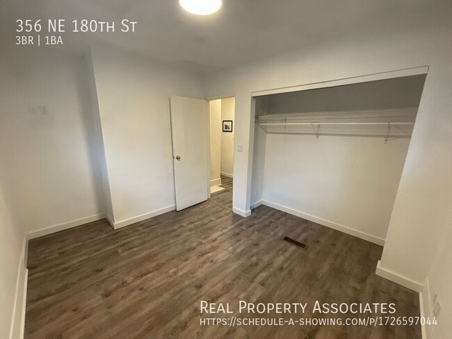 Building Photo - 356 NE 180th St