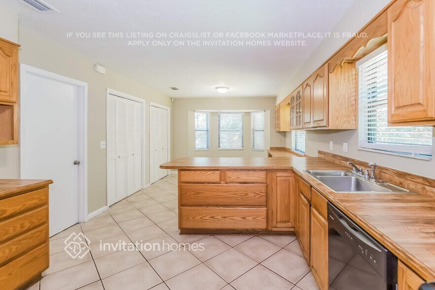 Building Photo - 8323 Country Creek Blvd