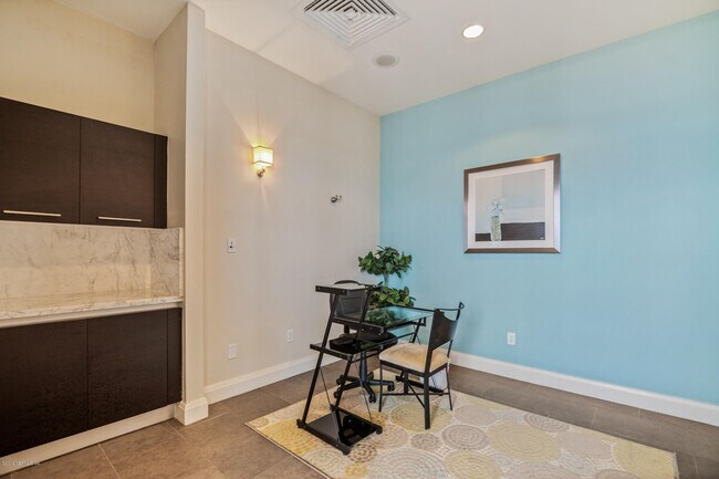 Building Photo - 1431 Riverplace Blvd