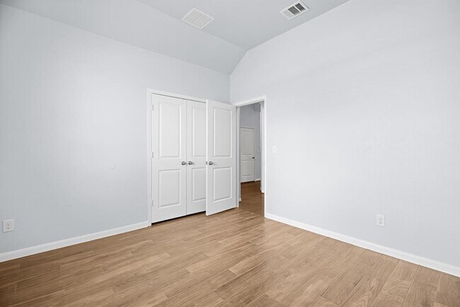 Building Photo - 133 Camella St