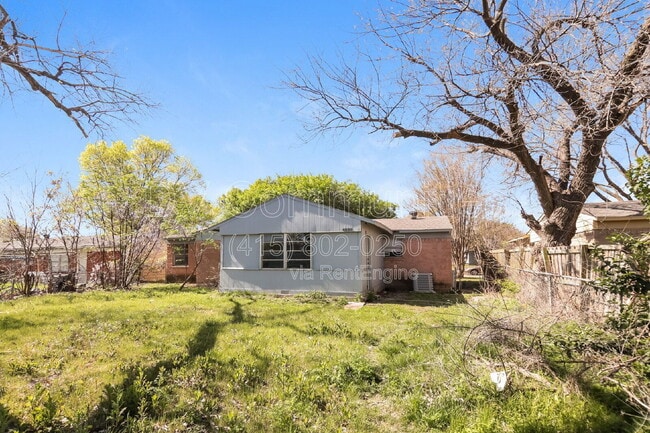 Building Photo - 4850 Bedford Dr