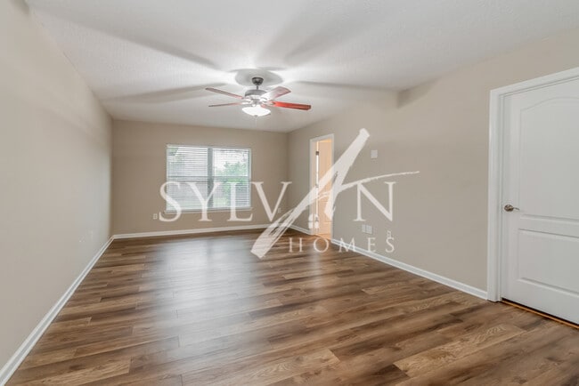Building Photo - Lease today! No extra charge for contentme...