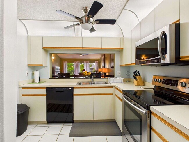 Building Photo - Furnished 2BR/2BA Lakefront Condo – 12-Month Lease in Abbey On The Lake I