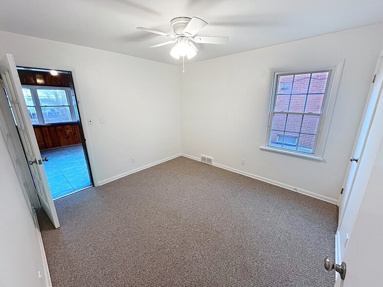 Building Photo - 18411 Chagrin Blvd