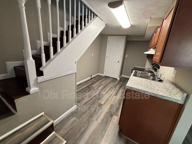 Building Photo - 55 Forest Glen Ave