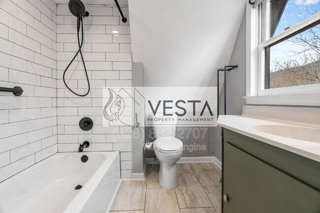 Building Photo - 4 Riddle Rd