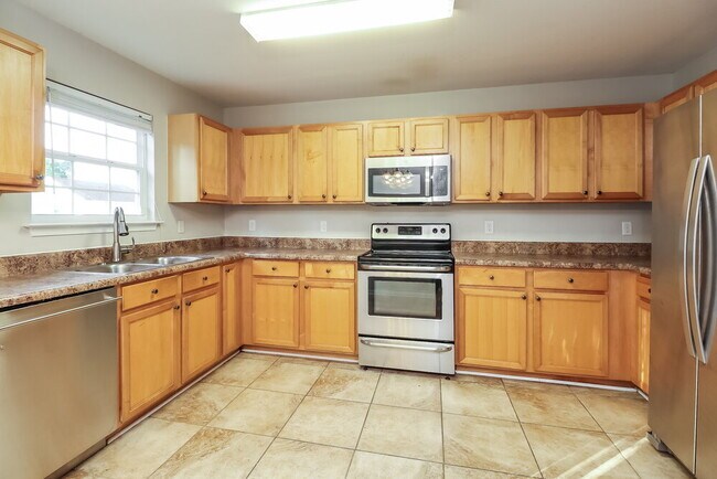 Building Photo - 721 Overlook Rd