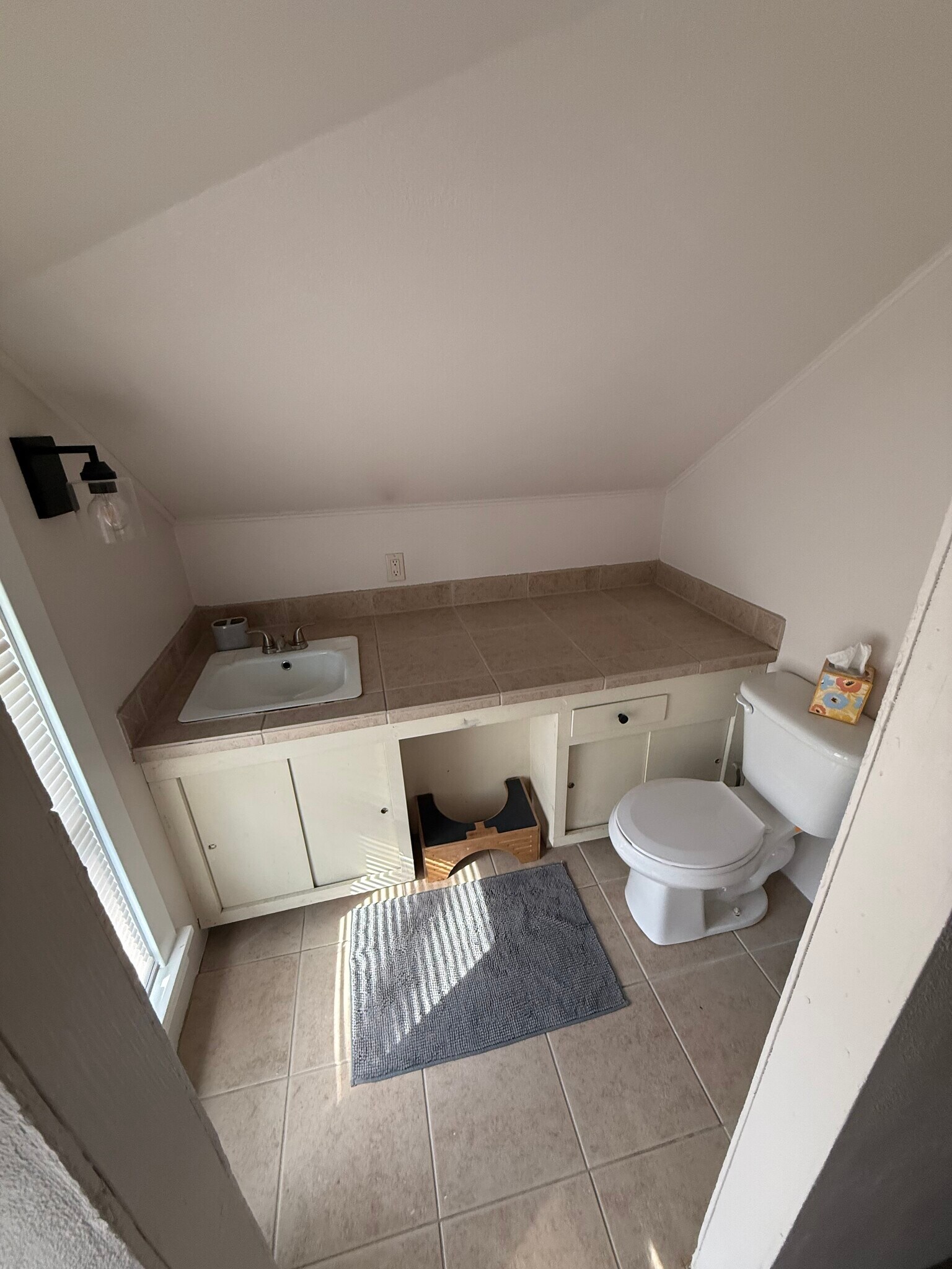 Second floor suite 1/2 bath - 2827 Wood St