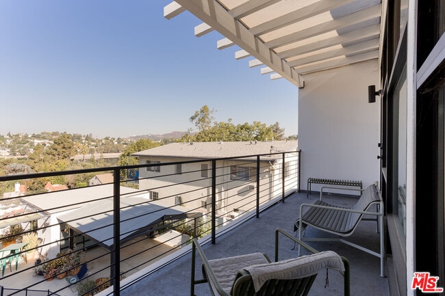 Building Photo - 2287 Glendale Blvd