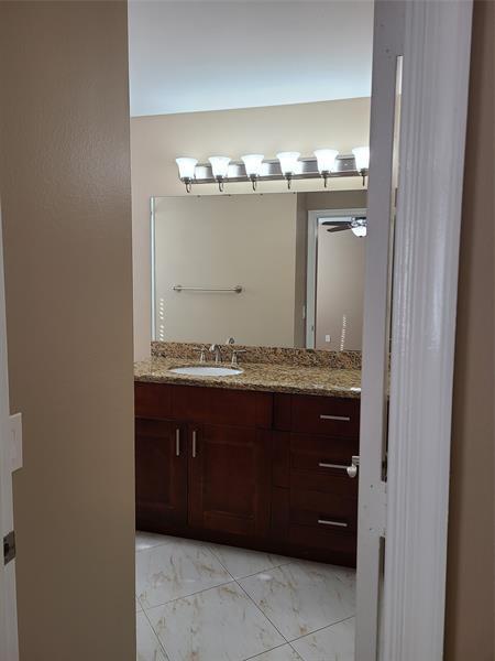 Building Photo - 1427 SW 48th Terrace