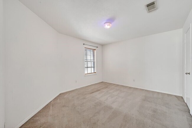 Building Photo - 15903 Timber Chase Dr