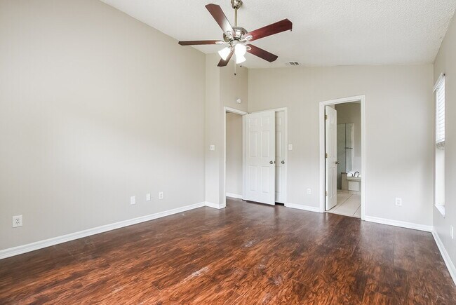 Building Photo - 948 Delfino Pl