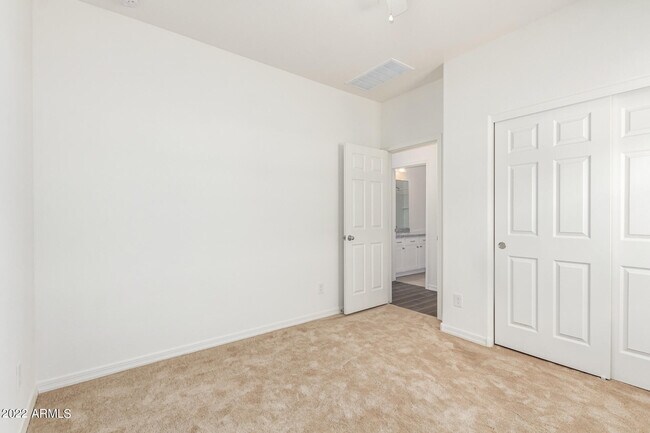 Building Photo - 8759 S 168th Dr