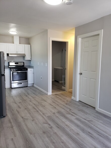 Building Photo - 745 5th St