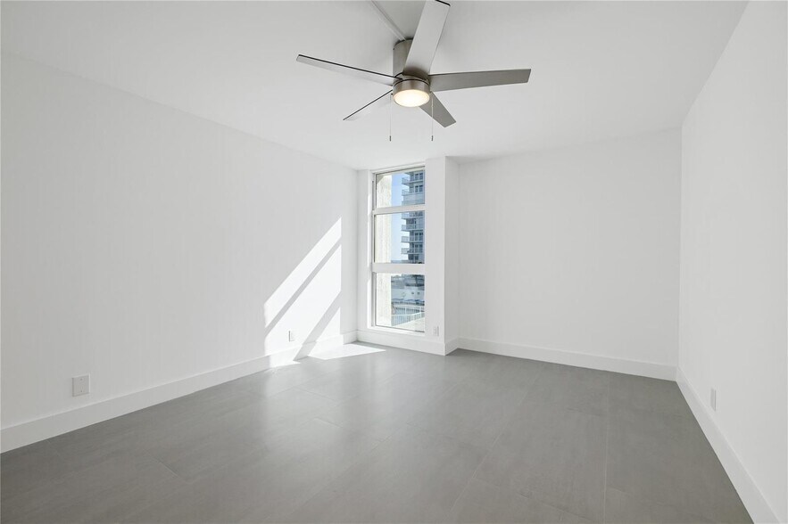 Building Photo - 1360 S Ocean Blvd