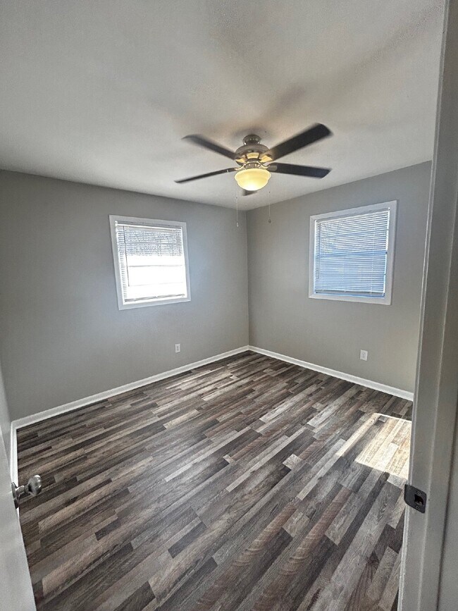 Building Photo - Newly Remodeled 3 Bedroom 1 Bathroom with ...