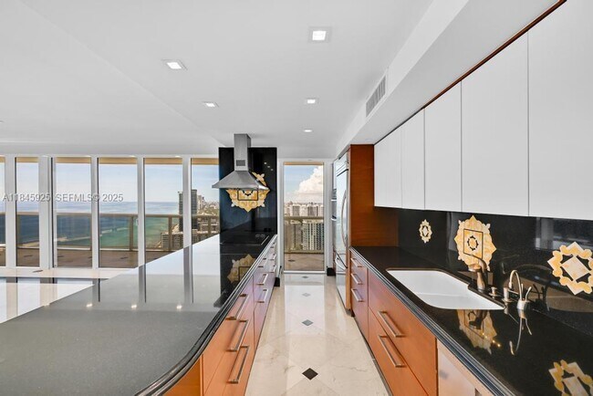 Building Photo - 1850 S Ocean Dr